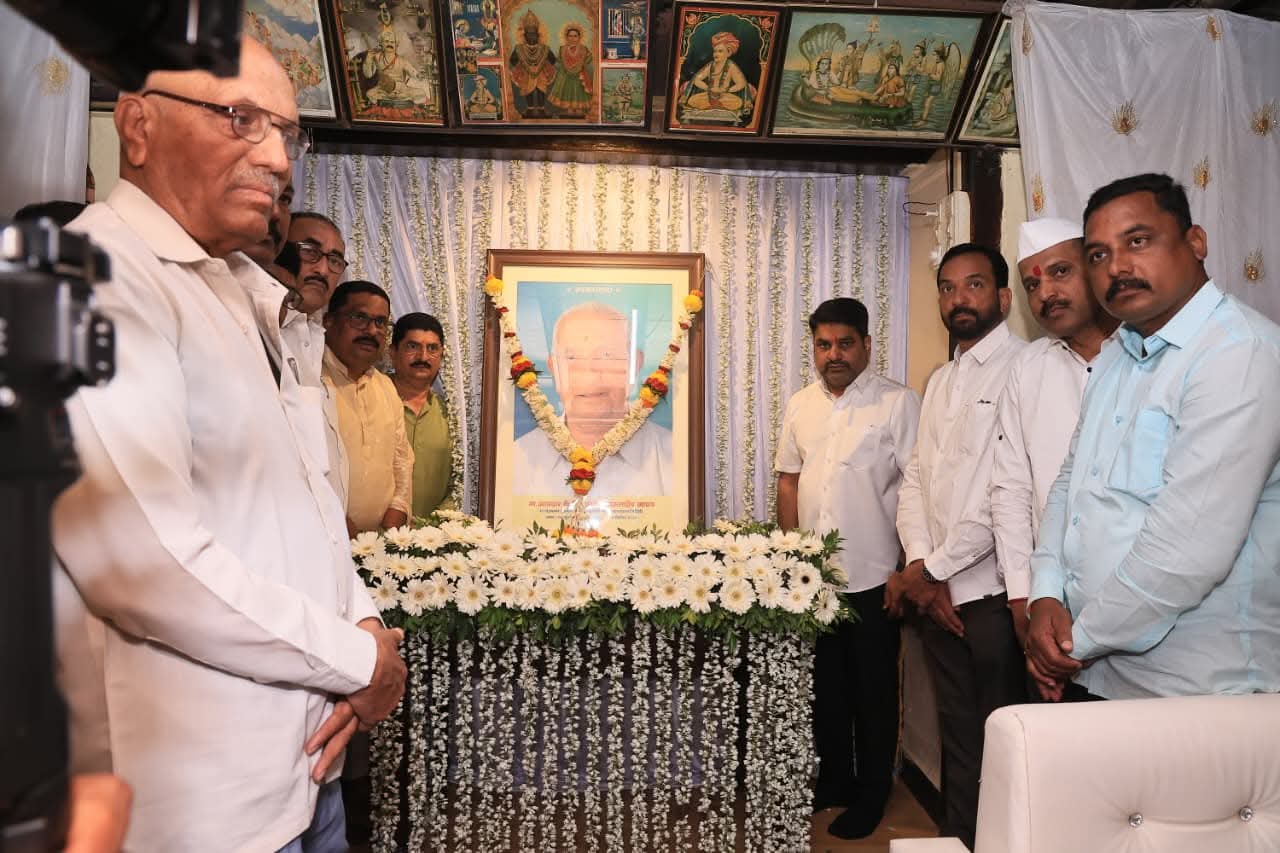 Dignitaries present in Tirwade on the occasion